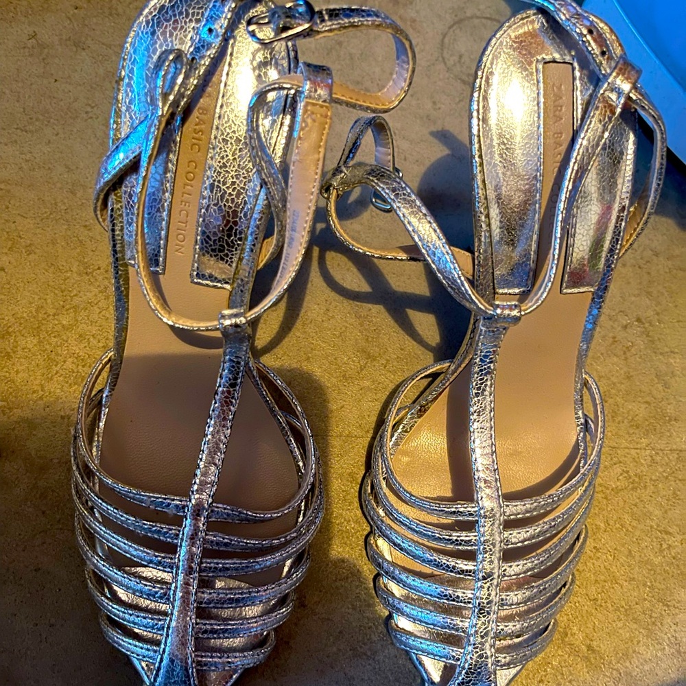 Gorgeous vintage art deco metallic silver leather strap/case sandals BRAND NEW